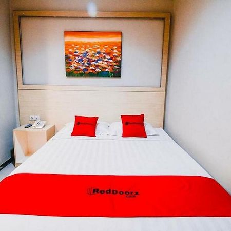Reddoorz Plus Near Sultan Hasanuddin Airport Макасар Екстериор снимка