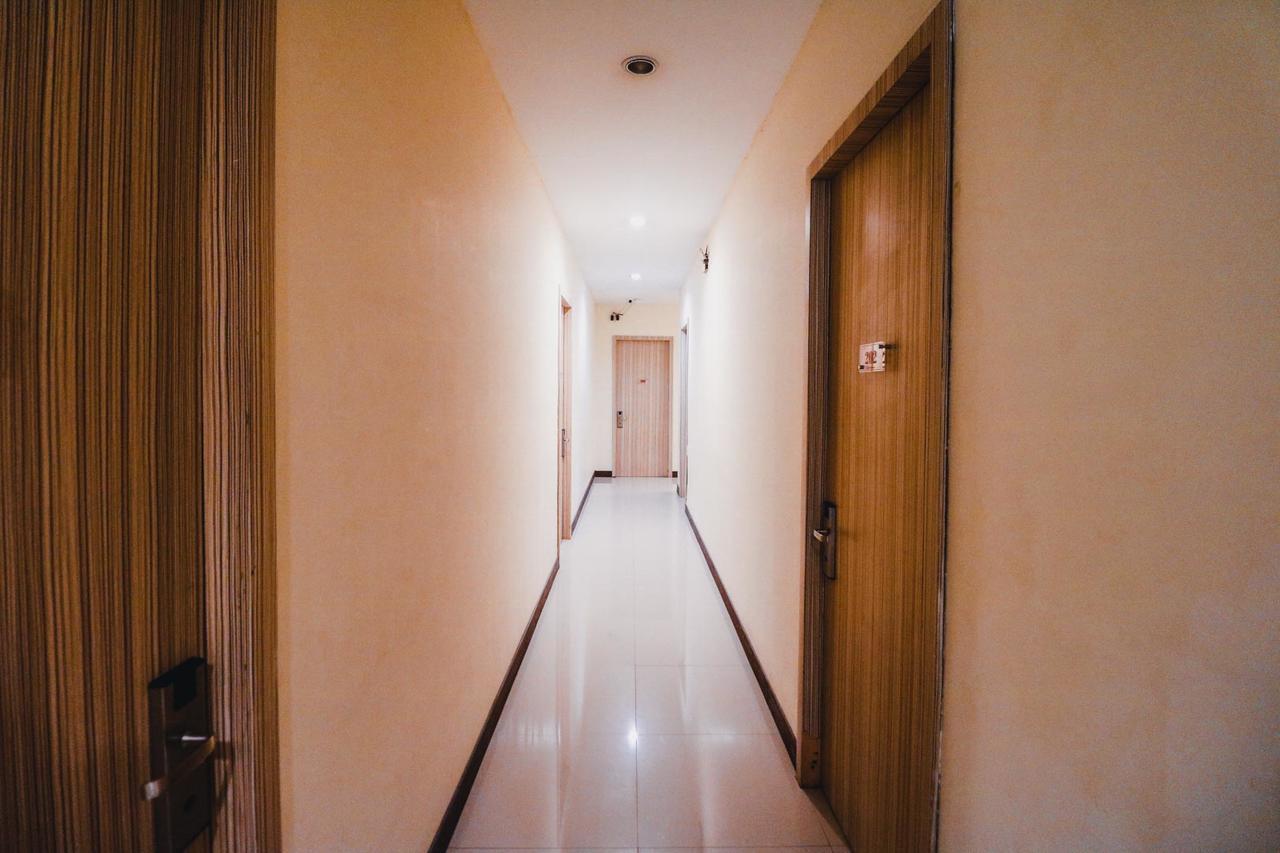 Reddoorz Plus Near Sultan Hasanuddin Airport Макасар Екстериор снимка