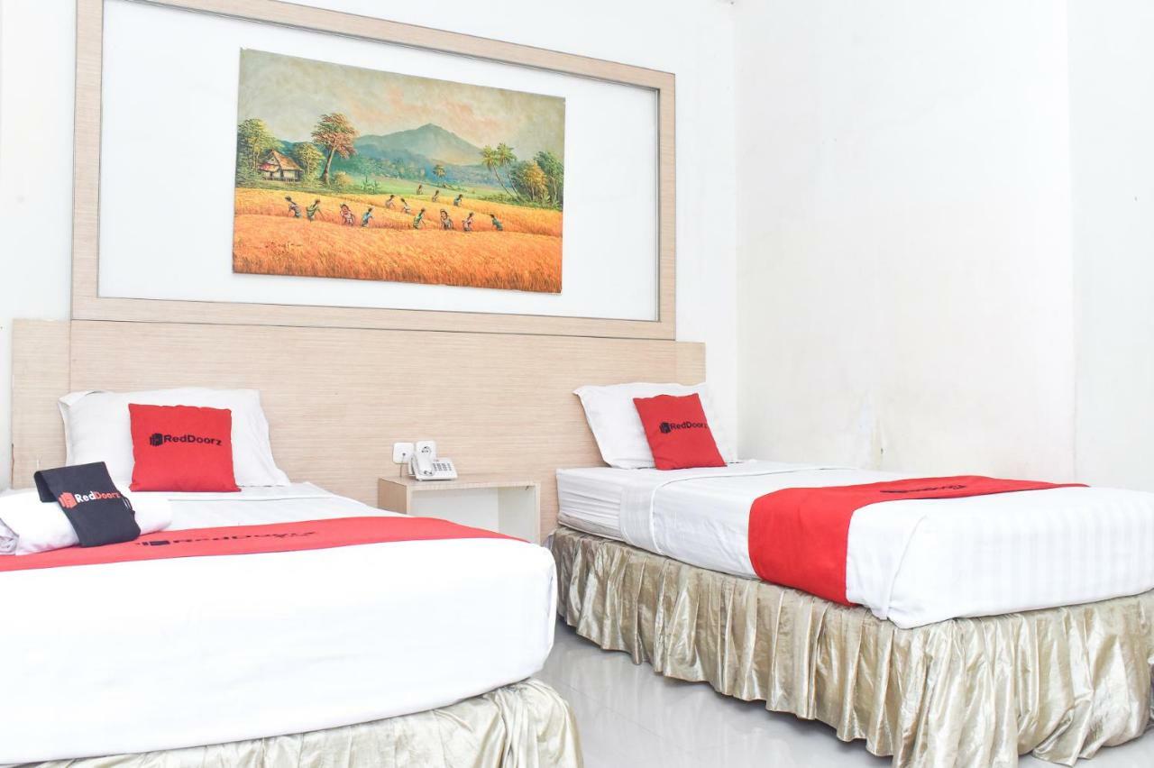 Reddoorz Plus Near Sultan Hasanuddin Airport Макасар Екстериор снимка