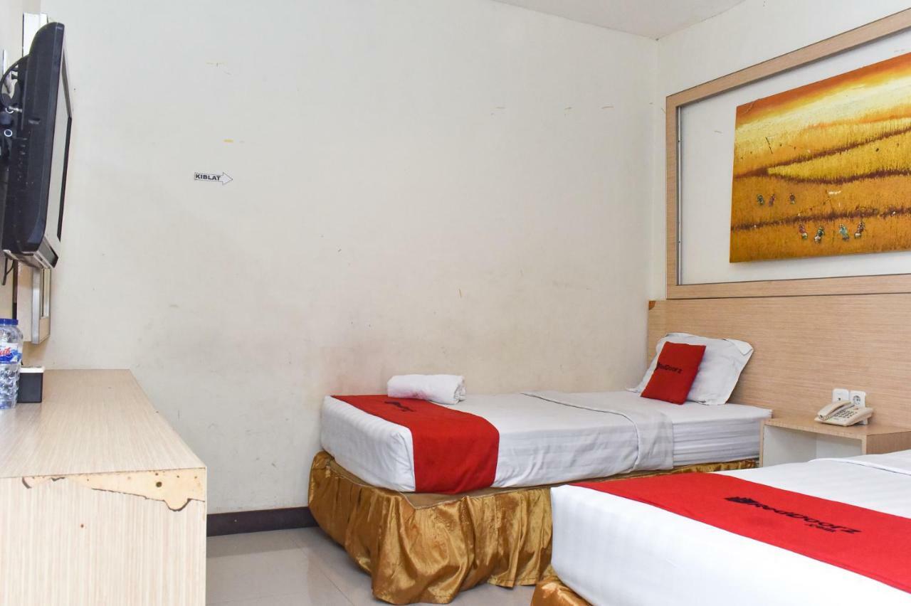Reddoorz Plus Near Sultan Hasanuddin Airport Макасар Екстериор снимка