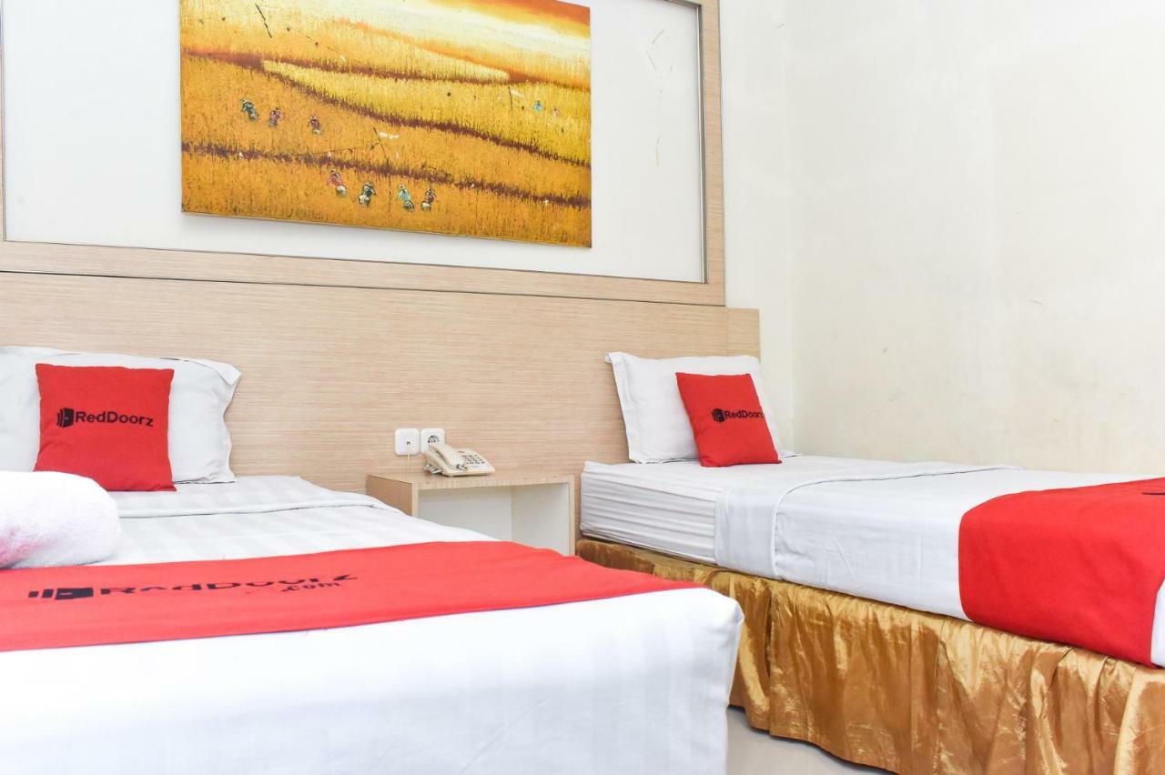 Reddoorz Plus Near Sultan Hasanuddin Airport Макасар Екстериор снимка