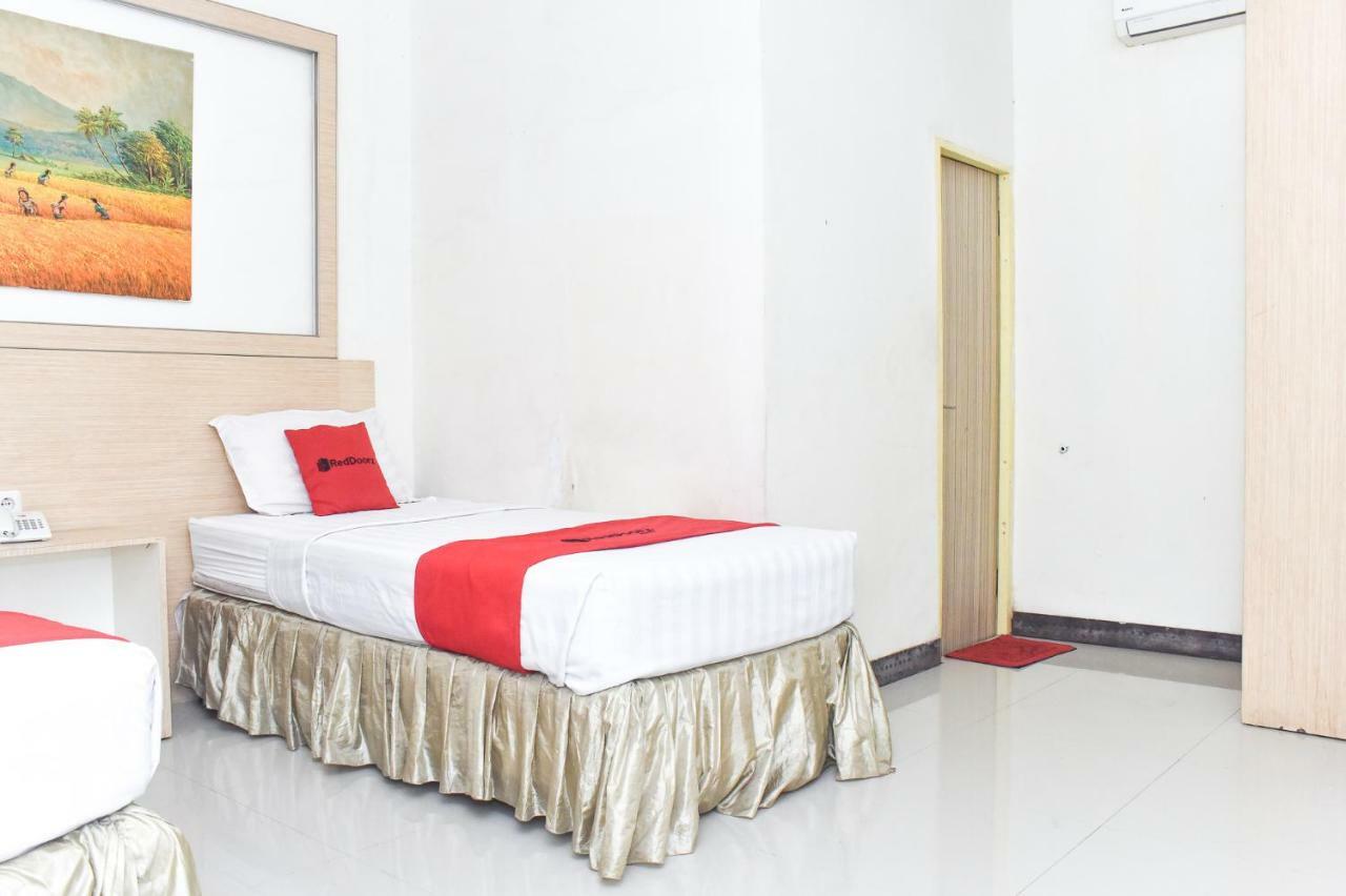 Reddoorz Plus Near Sultan Hasanuddin Airport Макасар Екстериор снимка