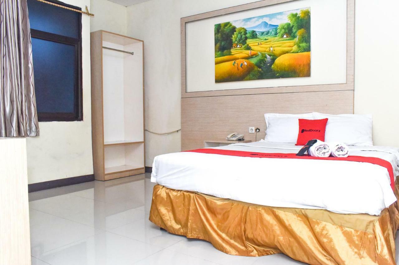 Reddoorz Plus Near Sultan Hasanuddin Airport Макасар Екстериор снимка