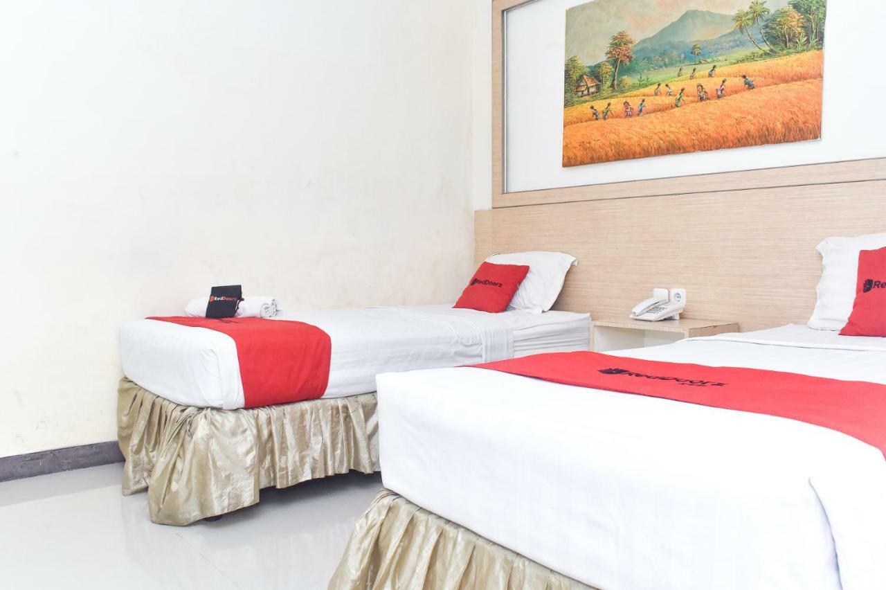Reddoorz Plus Near Sultan Hasanuddin Airport Макасар Екстериор снимка