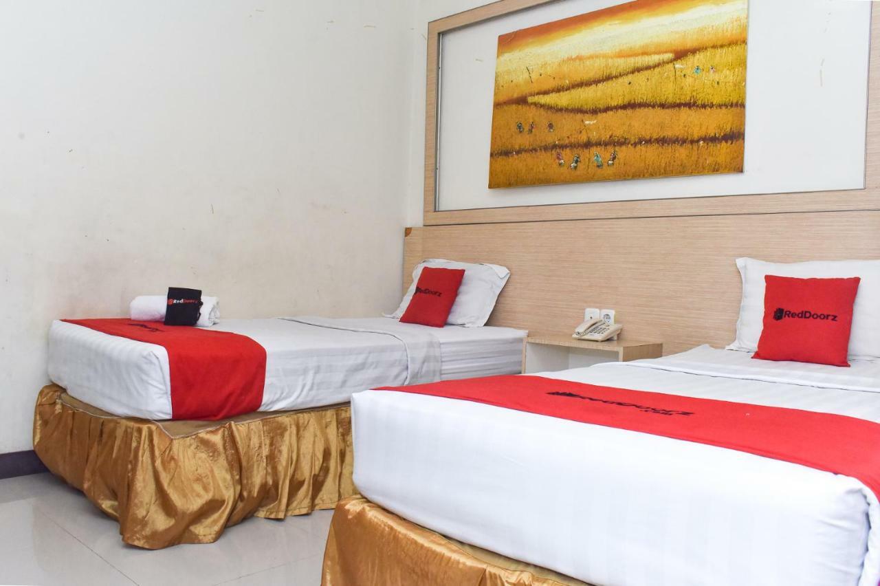 Reddoorz Plus Near Sultan Hasanuddin Airport Макасар Екстериор снимка