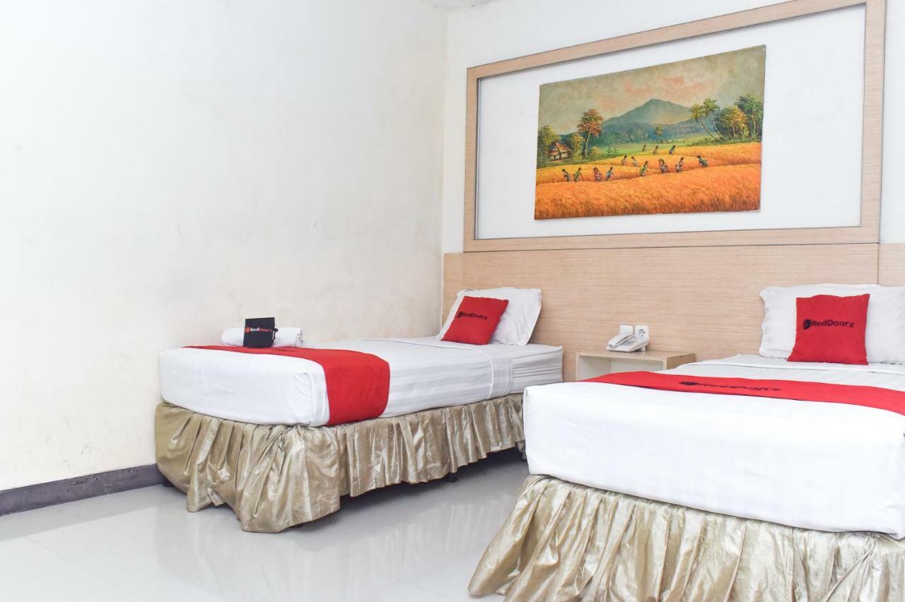 Reddoorz Plus Near Sultan Hasanuddin Airport Макасар Екстериор снимка
