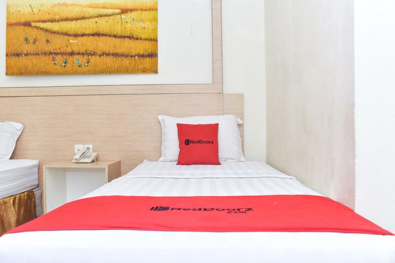 Reddoorz Plus Near Sultan Hasanuddin Airport Макасар Екстериор снимка