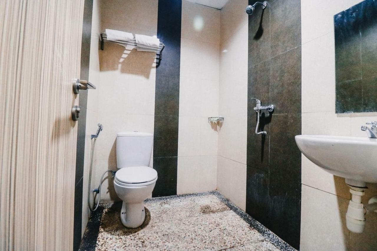 Reddoorz Plus Near Sultan Hasanuddin Airport Макасар Екстериор снимка